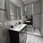 Apartament Le Contemporain-2 Chambres-vue Eglise Saint Paul Nîmes