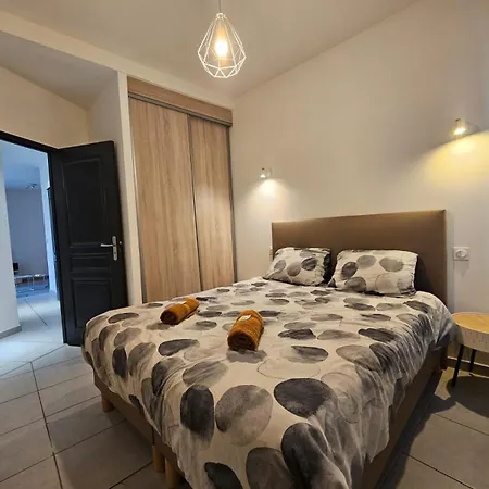 Le Contemporain-2 Chambres-vue Eglise Saint Paul *