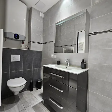 Le Contemporain-2 Chambres-vue Eglise Saint Paul Daire *