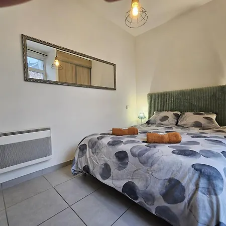Le Contemporain-2 Chambres-vue Eglise Saint Paul * Nimes