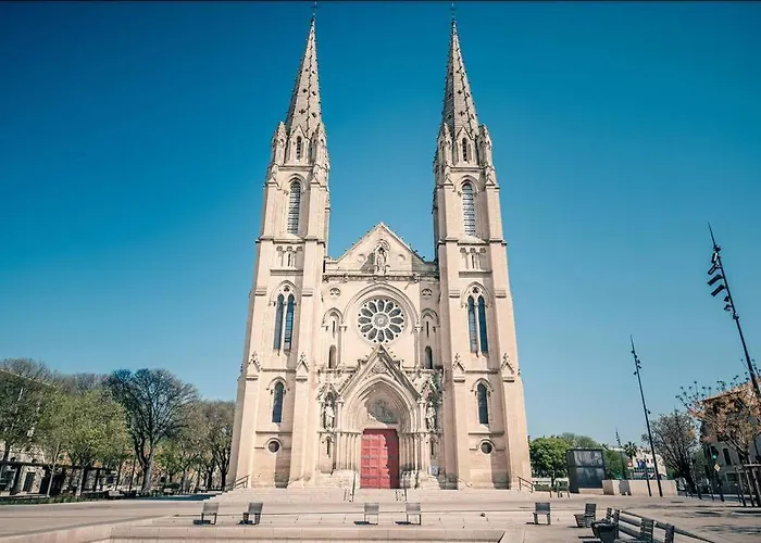 Le Contemporain-2 Chambres-vue Eglise Saint Paul Νιμ